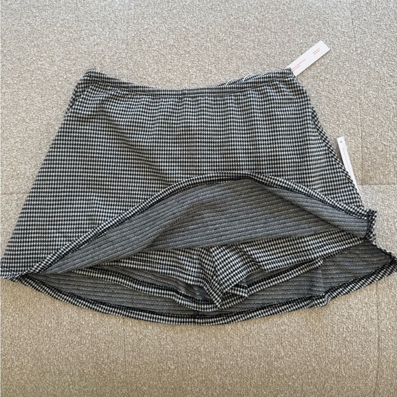 NWT LISA SAYS GAH CAVIAR GINGHAM DARCY SKORT - Picture 4 of 7